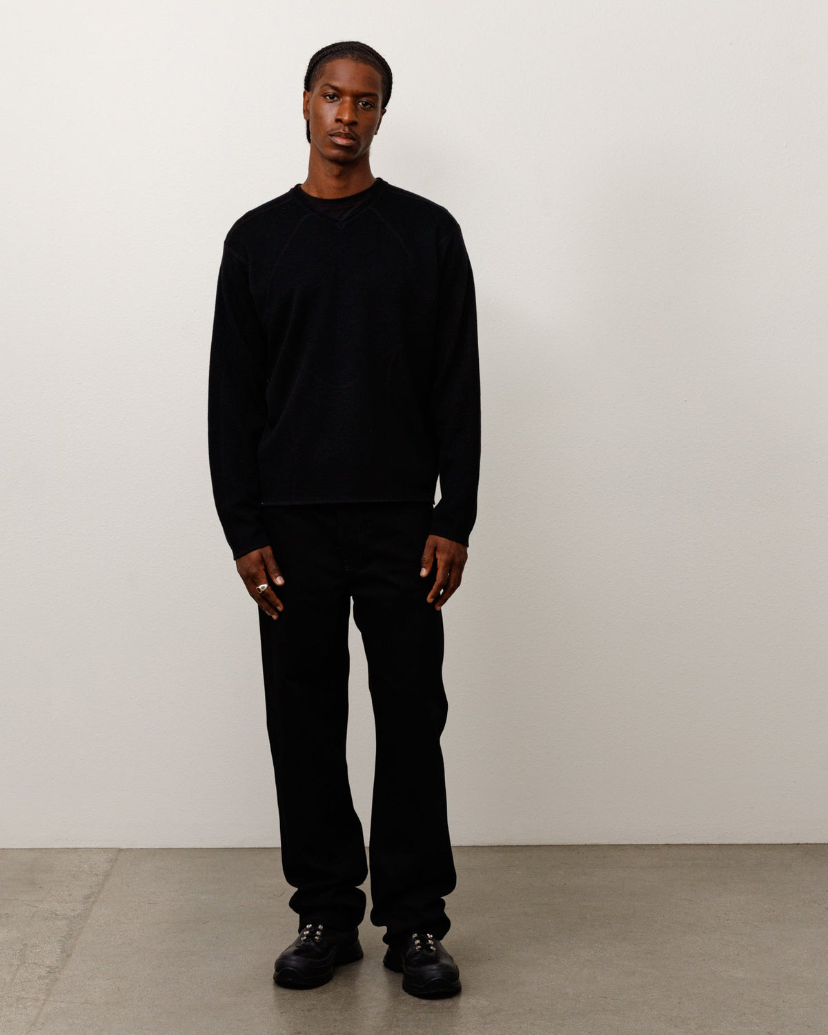 WAVE KNIT SWEATER - Black